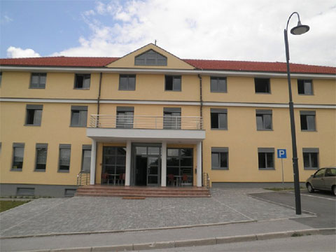 U�eni�ki dom